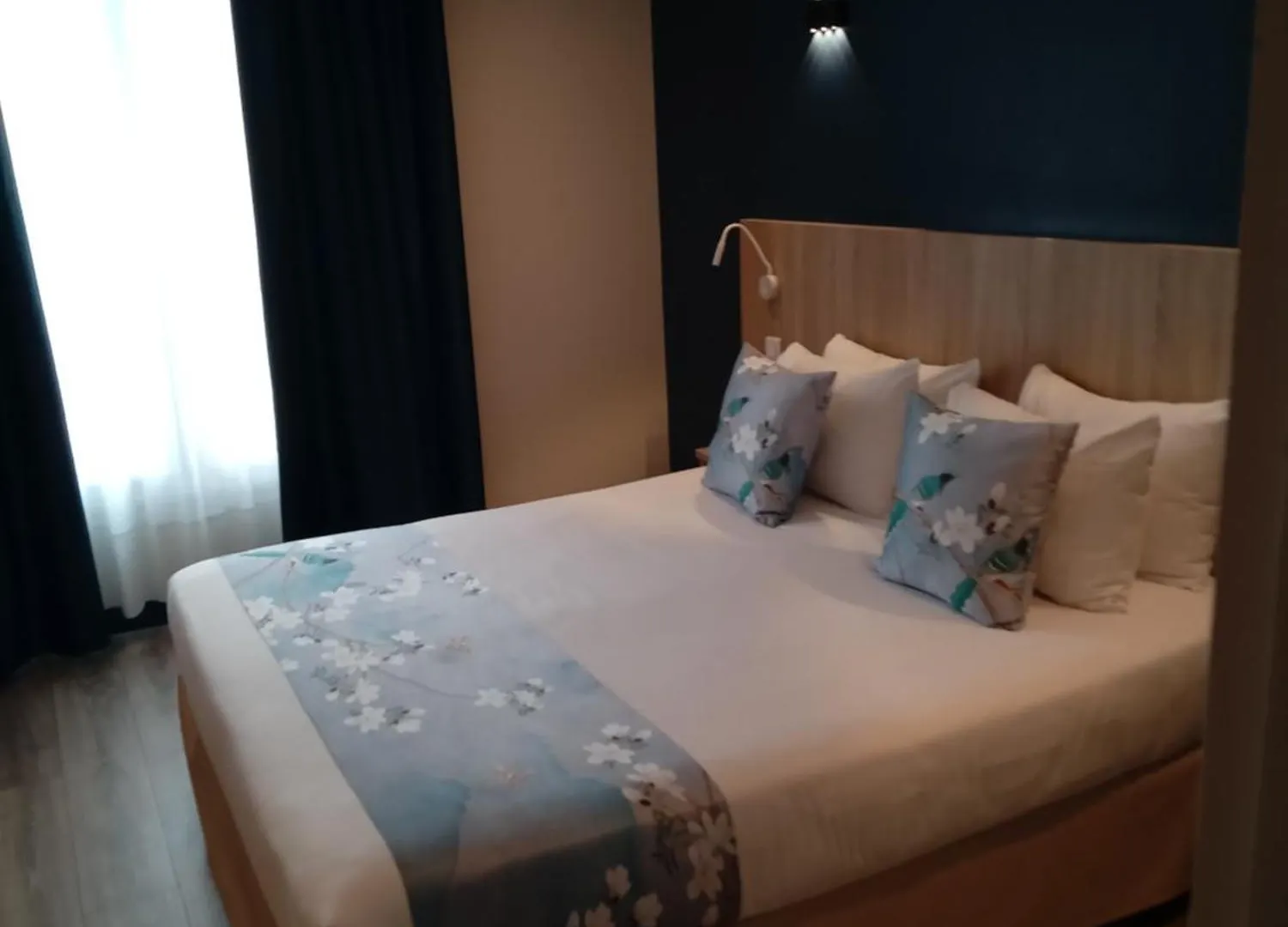 Ξενοδοχείο Modern Est 2*