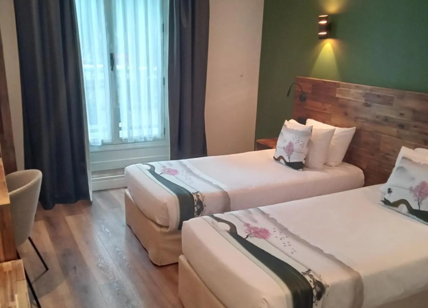 Ξενοδοχείο Modern Est 2*