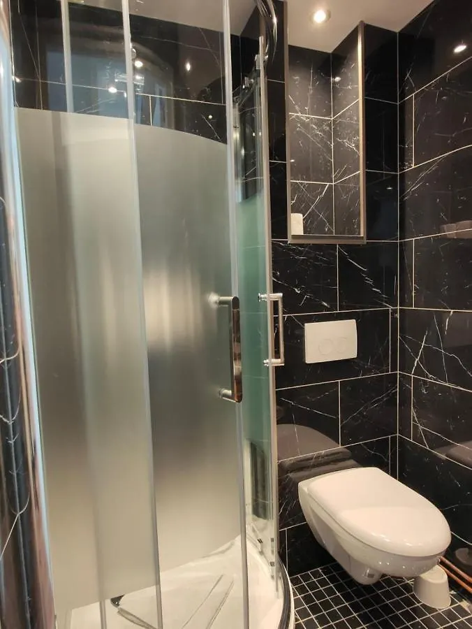 Modern Est Hotel 2*