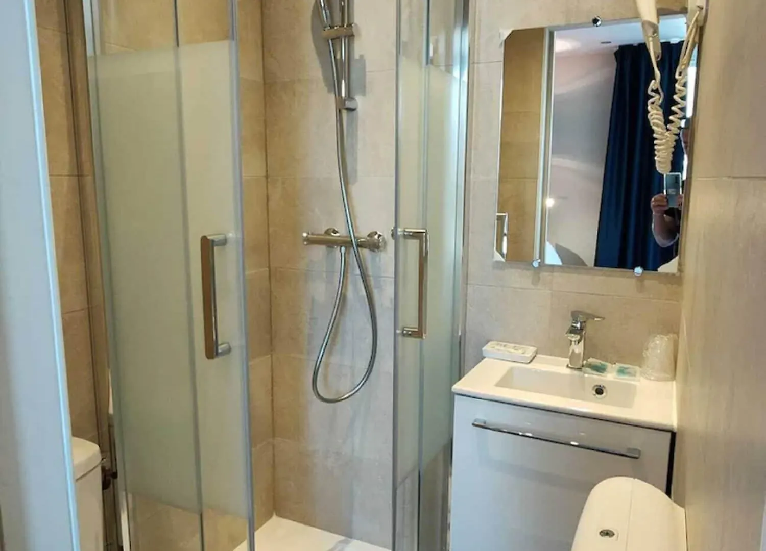 Hotel Modern Est 2*
