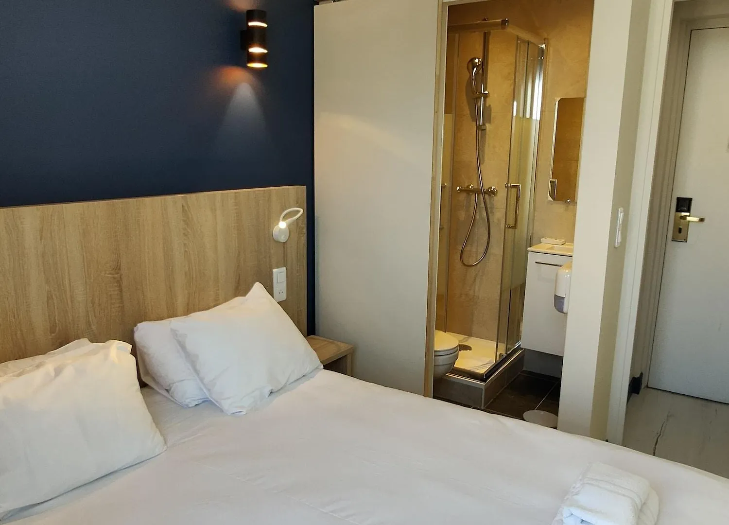 Modern Est Hotel 2*