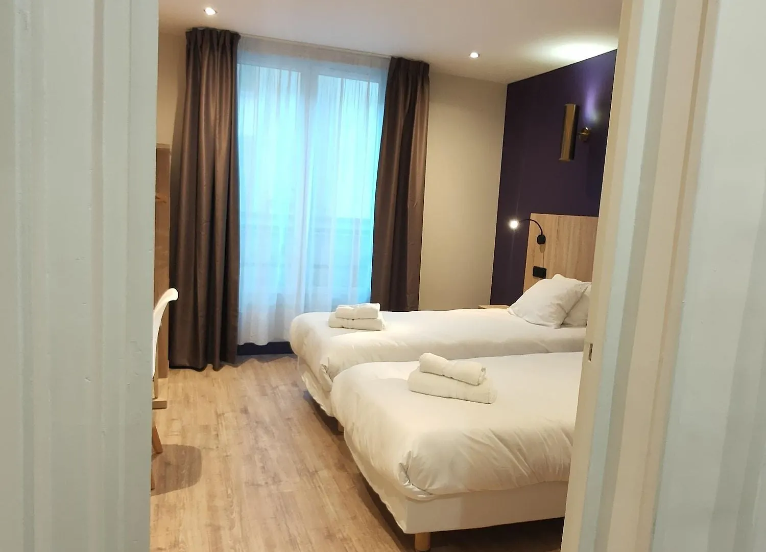 Modern Est Hotel 2*
