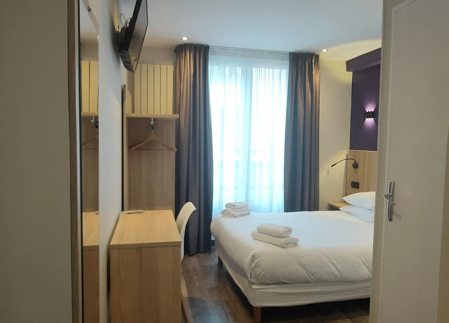 Hotel Modern Est 2*