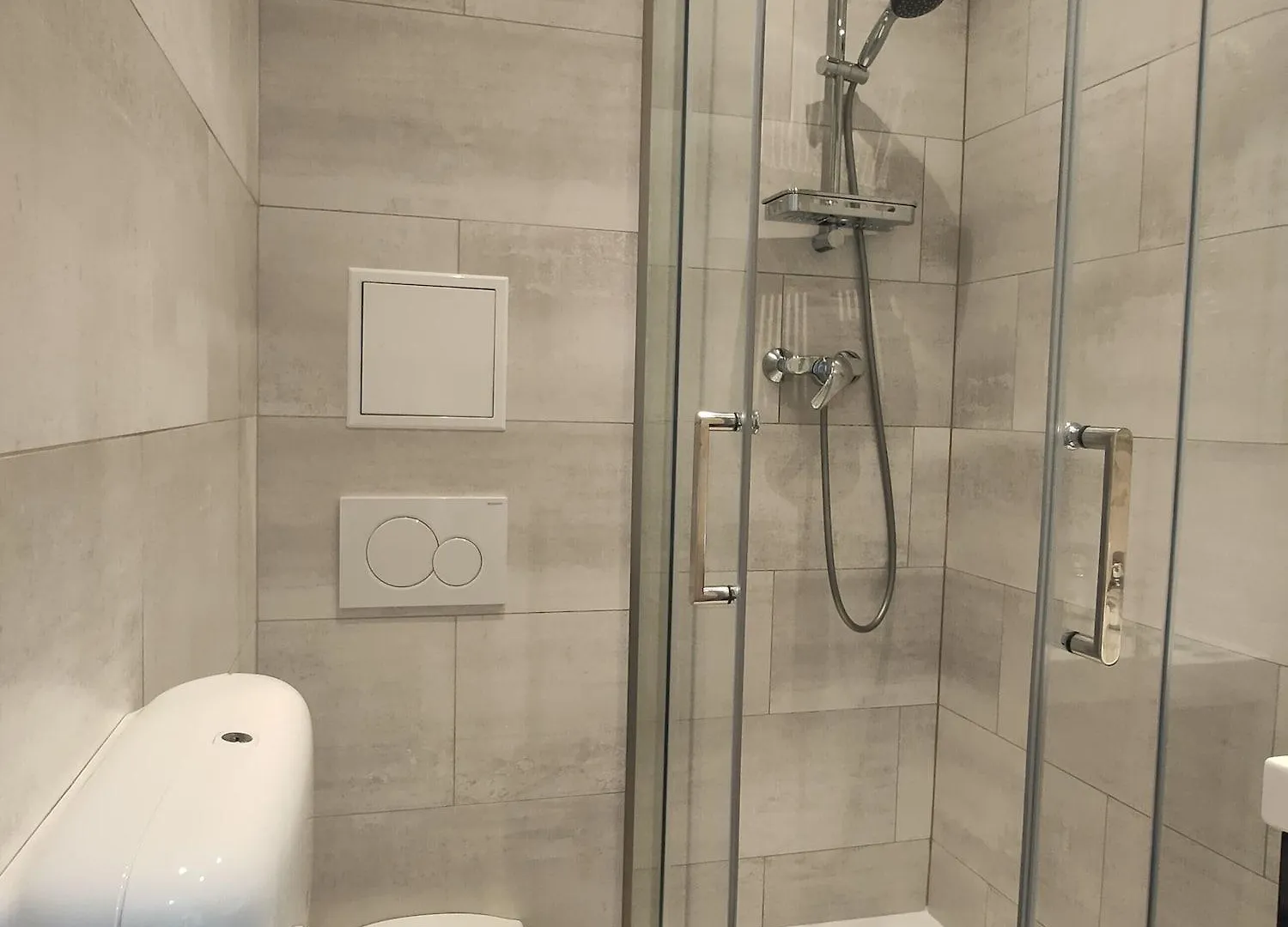 Modern Est Hotel 2*